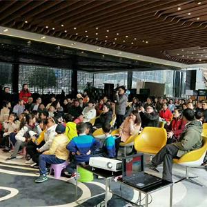 为了让更多的人知道山区支教工作
并能真正走进、理解
帮助支教团体和山区失学儿童
成都鑫锐商业管理有限公司旗下洛可可国际学校携手绿之叶公益
举办主题为“行小善铸大爱
可可童心助公益”慈善拍卖活动