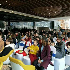 为了让更多的人知道山区支教工作
并能真正走进、理解
帮助支教团体和山区失学儿童
成都鑫锐商业管理有限公司旗下洛可可国际学校携手绿之叶公益
举办主题为“行小善铸大爱
可可童心助公益”慈善拍卖活动
